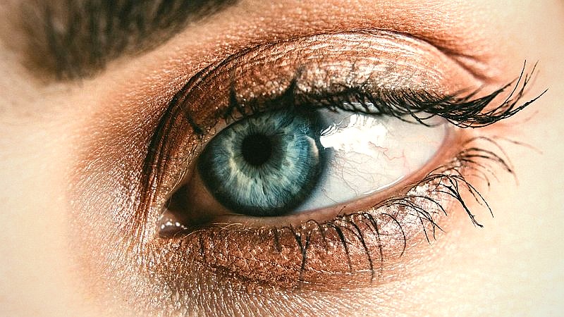 eyelid inversion - health article image 3