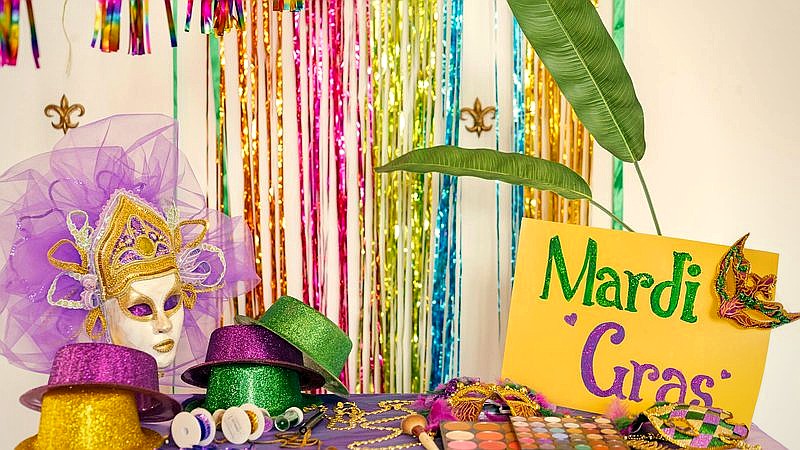 Shia LaBeouf Mardi Gras - lifestyle article image 2