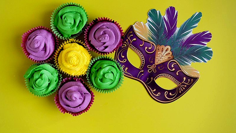 Shia LaBeouf Mardi Gras - lifestyle article image 3