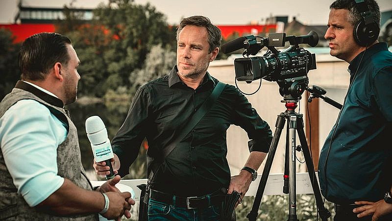 Ernie Anastos - lifestyle article image 3