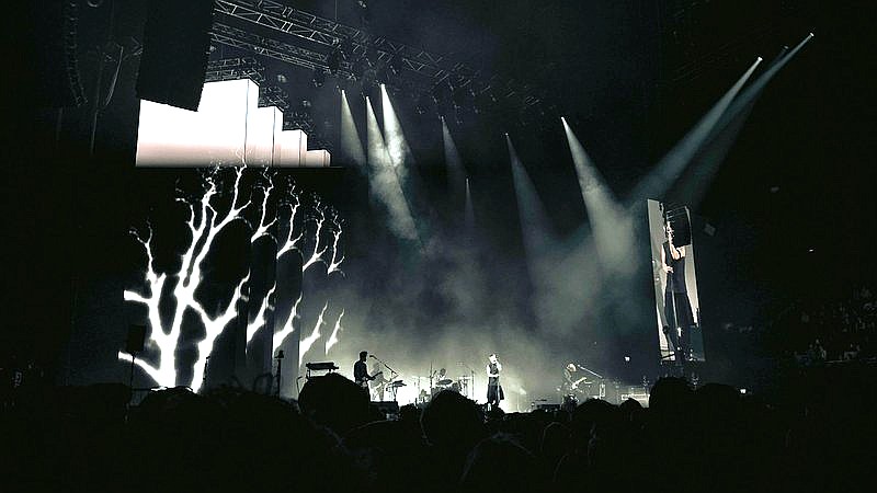 Sabrina Carpenter Coachella - lifestyle article image 2