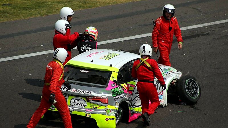 Talladega wreck - sport article image 2