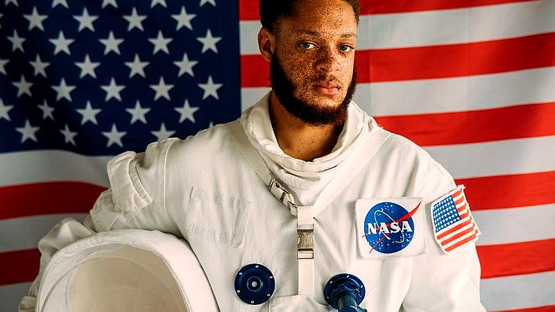 iPhone moon photo - tech article image 3