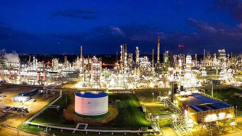 UAE quits OPEC - travel article image 3