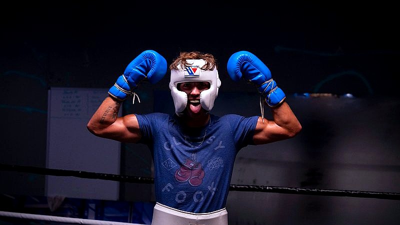 Usyk Verhoeven stoppage - sport article image 3