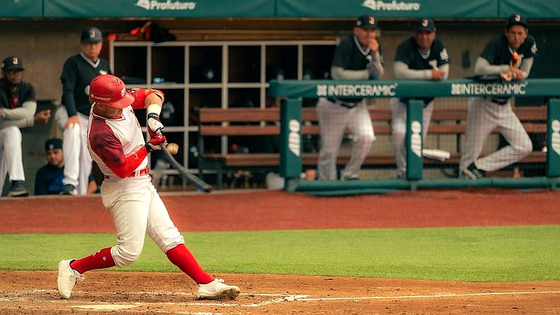 Mariners bats break through - sport article image 2