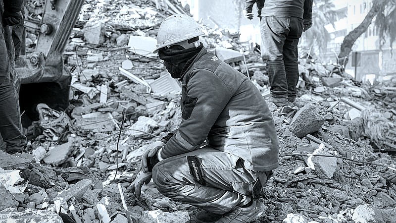 Philippines building collapse - travel article image 3