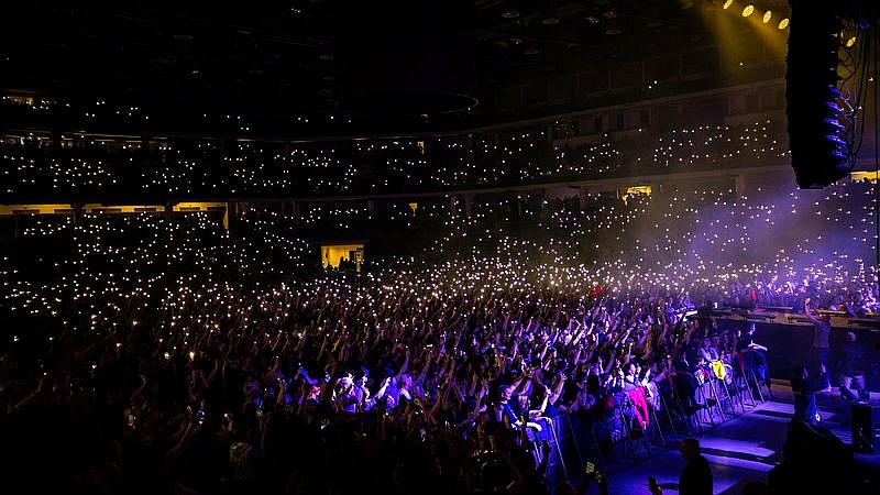 concertgoer fall Madison Square Garden - sport article image 3