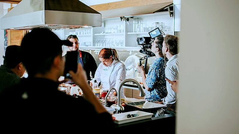 Jason Sudeikis Ted Lasso - lifestyle article image 2