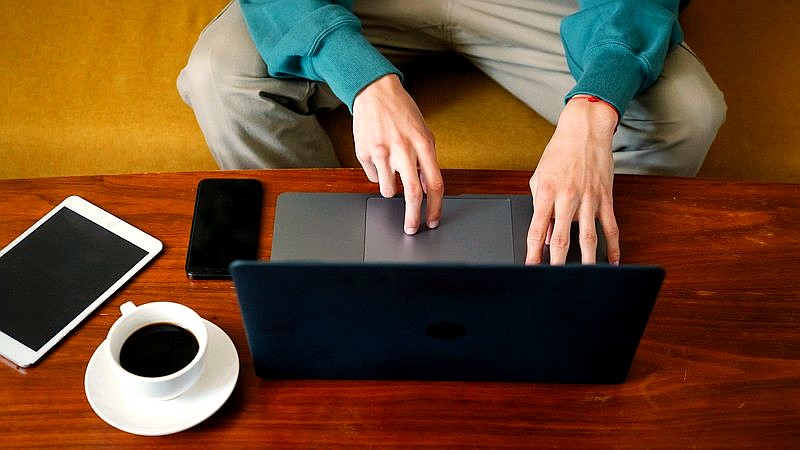 Walmart 2-in-1 laptop - tech article image 2