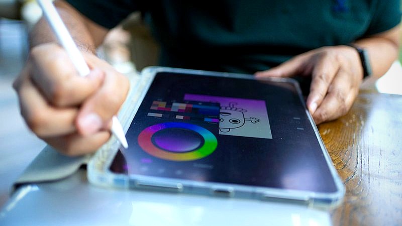 Walmart 2-in-1 laptop - tech article image 3