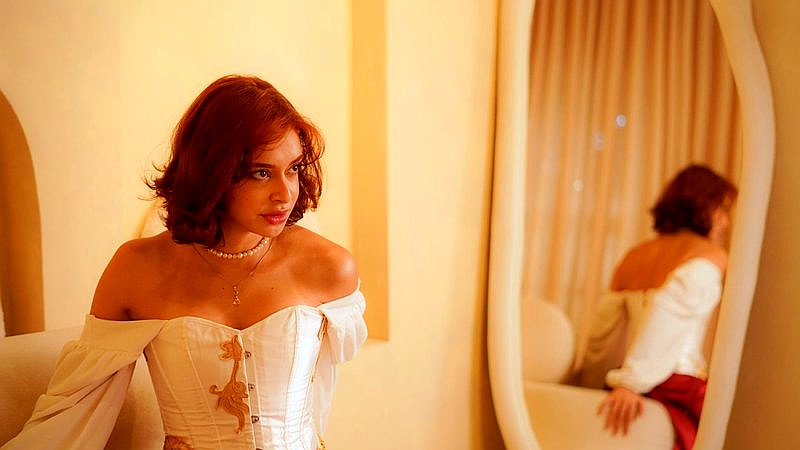Sydney Sweeney Wonder Woman corset - lifestyle article image 3
