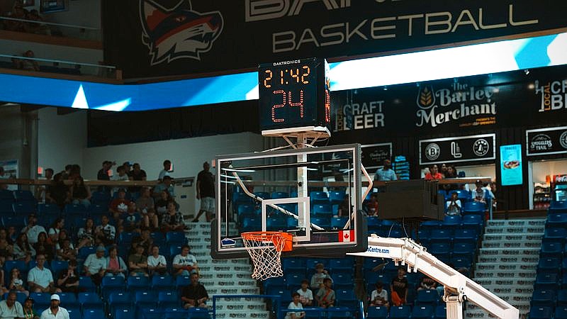 Gray's buzzer 3s - sport article image 3