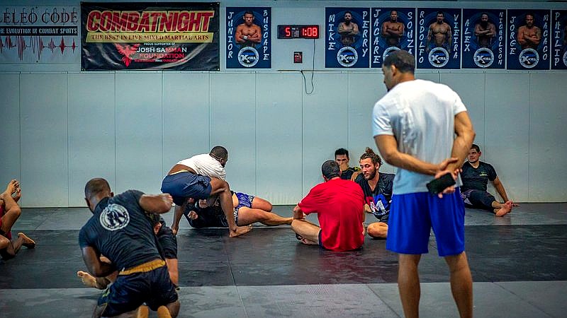 Quillan Salkilld rear-naked choke - sport article image 3