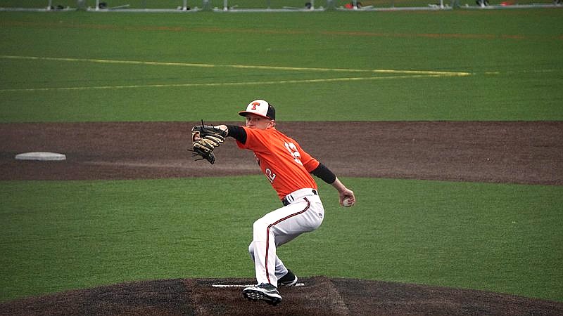 Kade Anderson pitching debut - sport article image 3